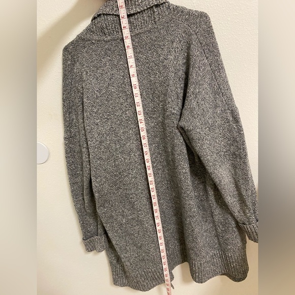 Banana Republic Cardigan - Picture 4 of 6